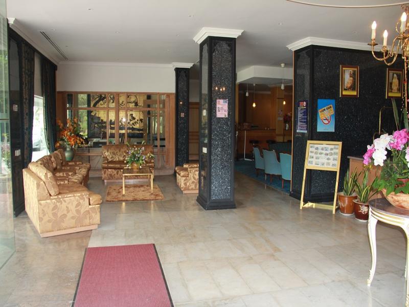 Terrace Hotel Μπαντάρ Σερί Μπεγκαβάν Εξωτερικό φωτογραφία