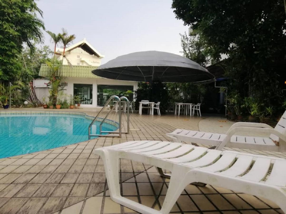 Terrace Hotel Μπαντάρ Σερί Μπεγκαβάν Εξωτερικό φωτογραφία